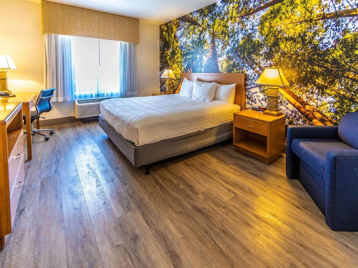Comfort Lemoore 2*