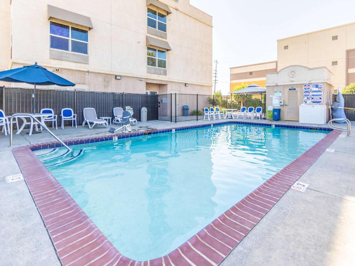 Comfort Lemoore Inn