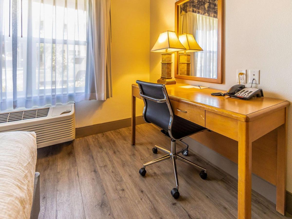 Inn Comfort Lemoore 2*